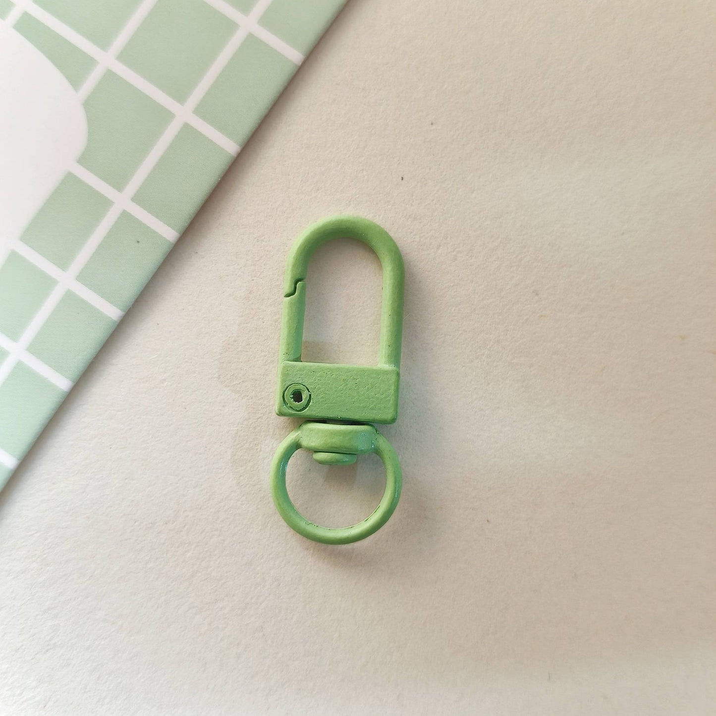 32*12mm Candy Color Paint Zinc Alloy Door Buckle Rotating Fast Hanging Shrimp Lobster Buckle Keychain Bag Doll Buckle Accessories