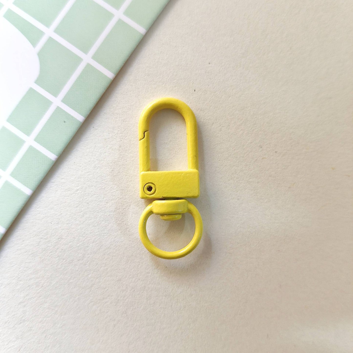 32*12mm Candy Color Paint Zinc Alloy Door Buckle Rotating Fast Hanging Shrimp Lobster Buckle Keychain Bag Doll Buckle Accessories