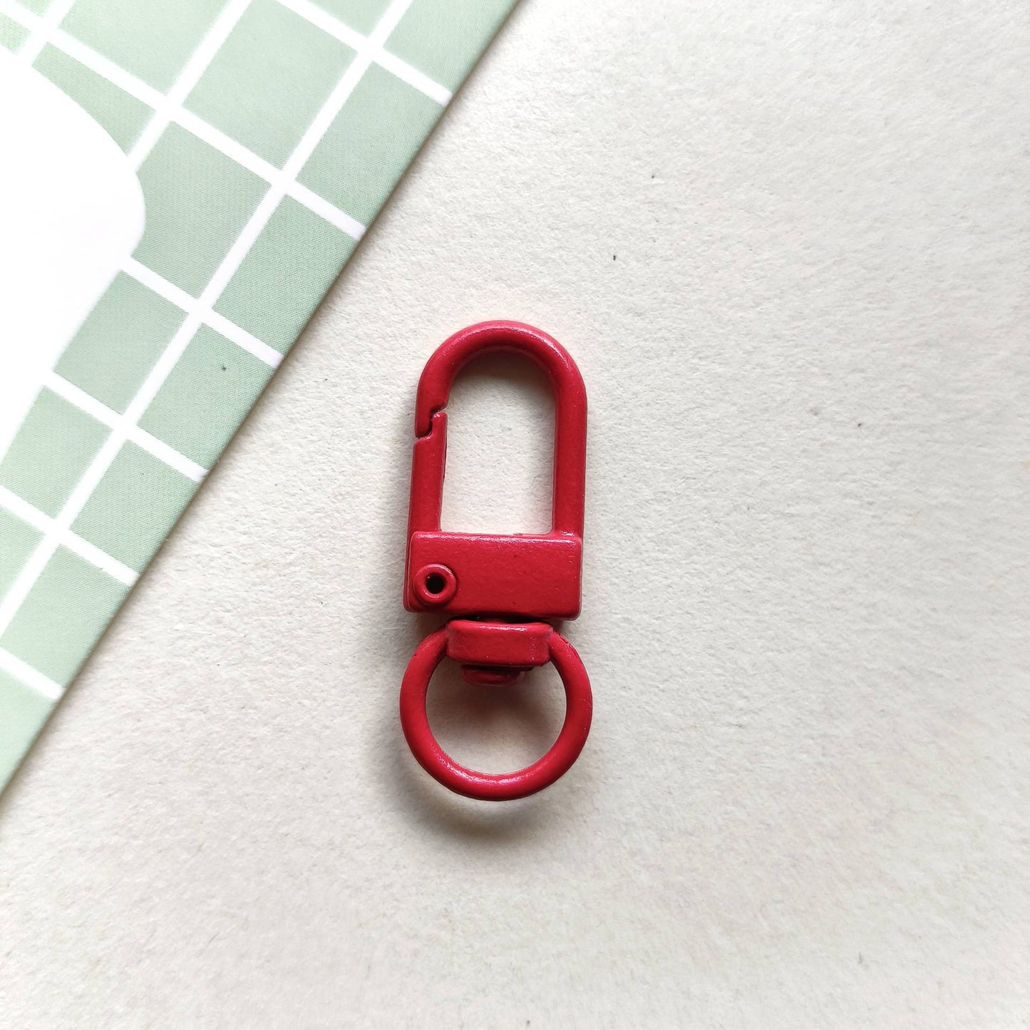 32*12mm Candy Color Paint Zinc Alloy Door Buckle Rotating Fast Hanging Shrimp Lobster Buckle Keychain Bag Doll Buckle Accessories