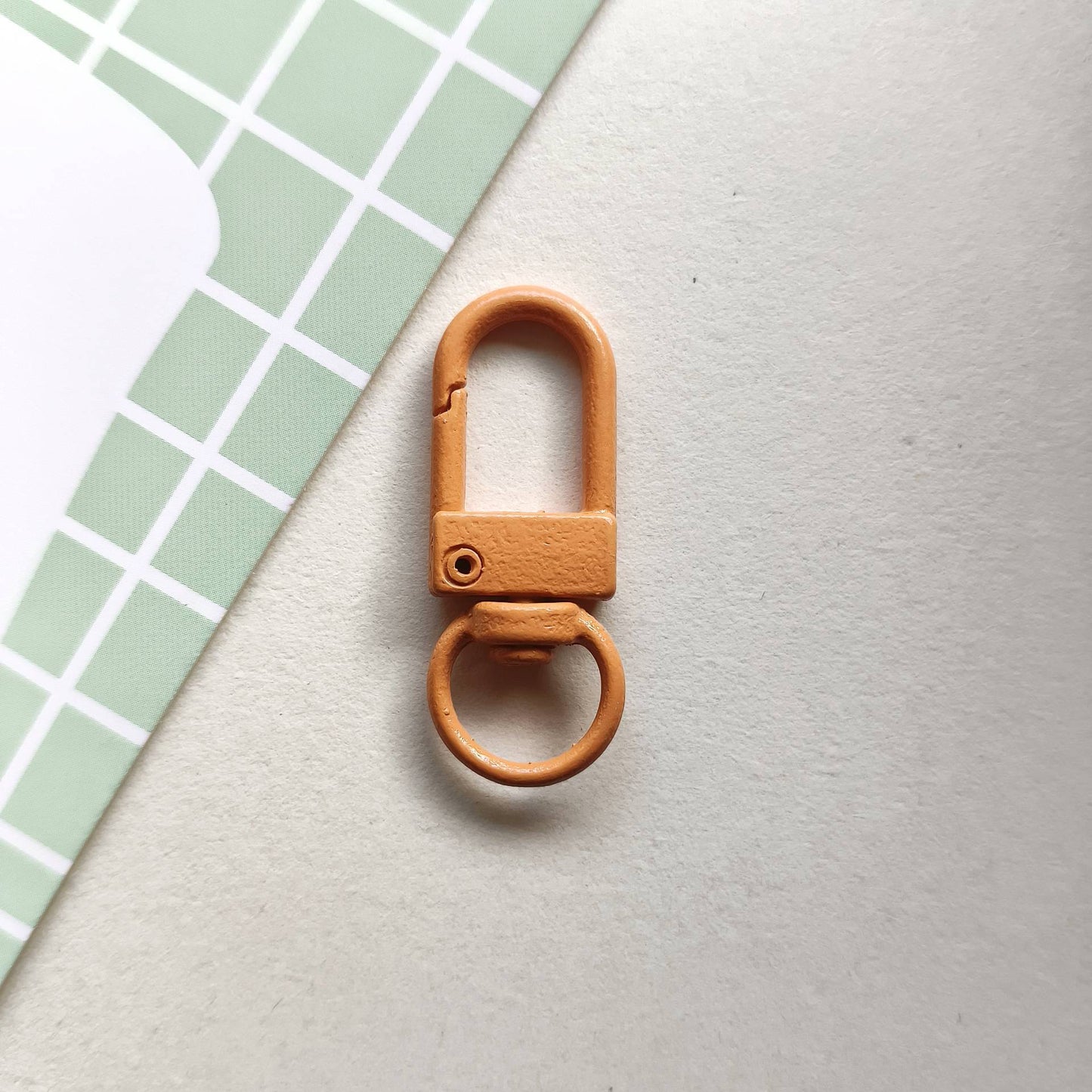 32*12mm Candy Color Paint Zinc Alloy Door Buckle Rotating Fast Hanging Shrimp Lobster Buckle Keychain Bag Doll Buckle Accessories