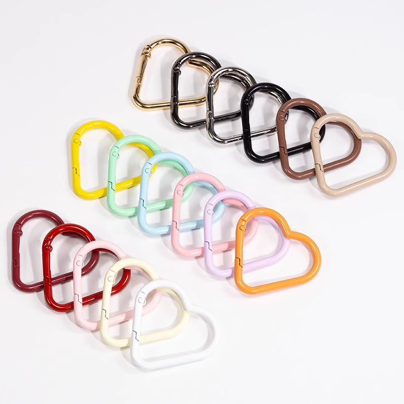 42*44mm Random Mixed Color  Paint Color Spring Buckle Love Mountaineering Buckle Portable Keychain Accessories Backpack Hanging Chain DIY