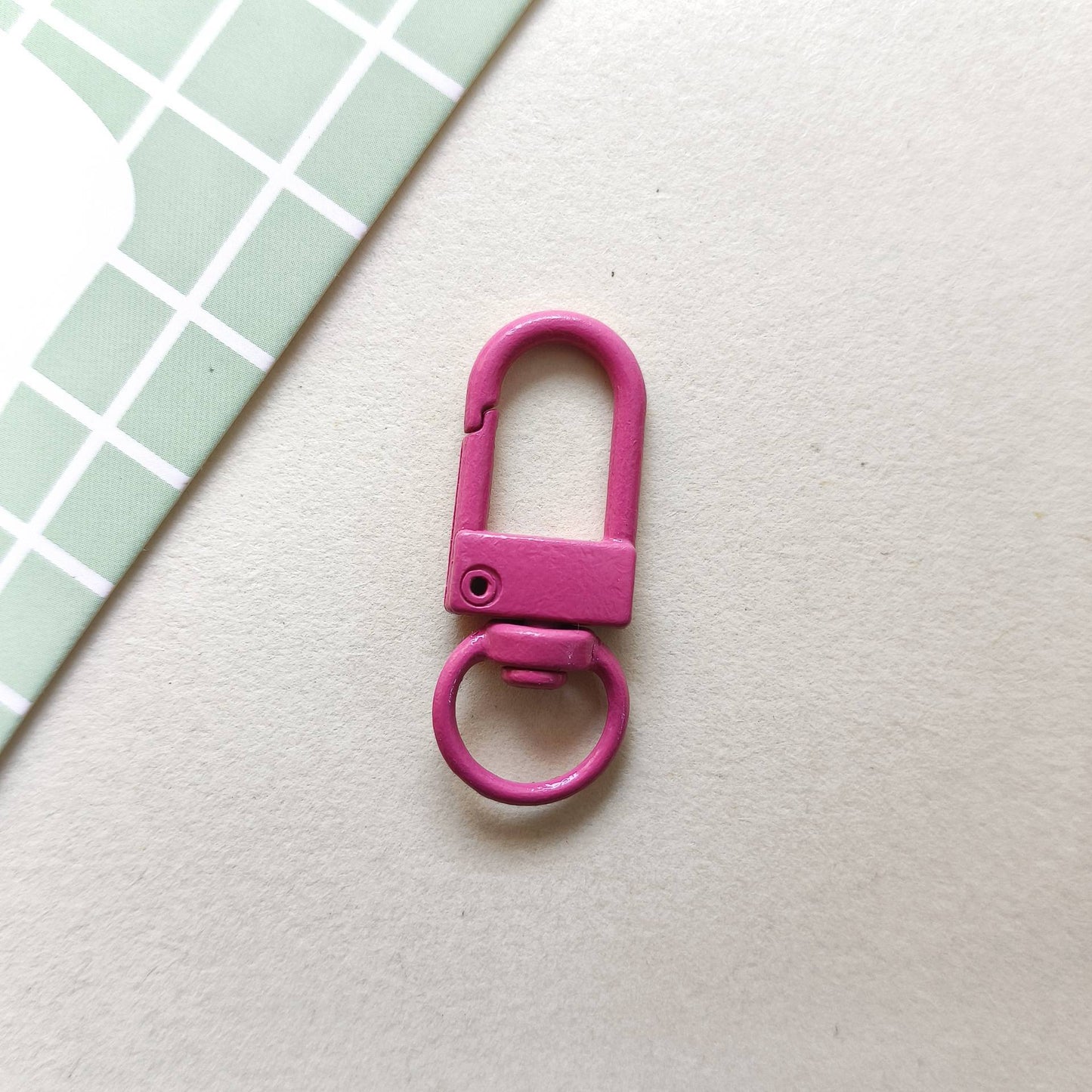 32*12mm Candy Color Paint Zinc Alloy Door Buckle Rotating Fast Hanging Shrimp Lobster Buckle Keychain Bag Doll Buckle Accessories