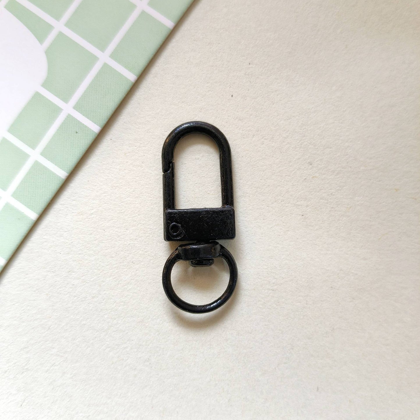 32*12mm Candy Color Paint Zinc Alloy Door Buckle Rotating Fast Hanging Shrimp Lobster Buckle Keychain Bag Doll Buckle Accessories
