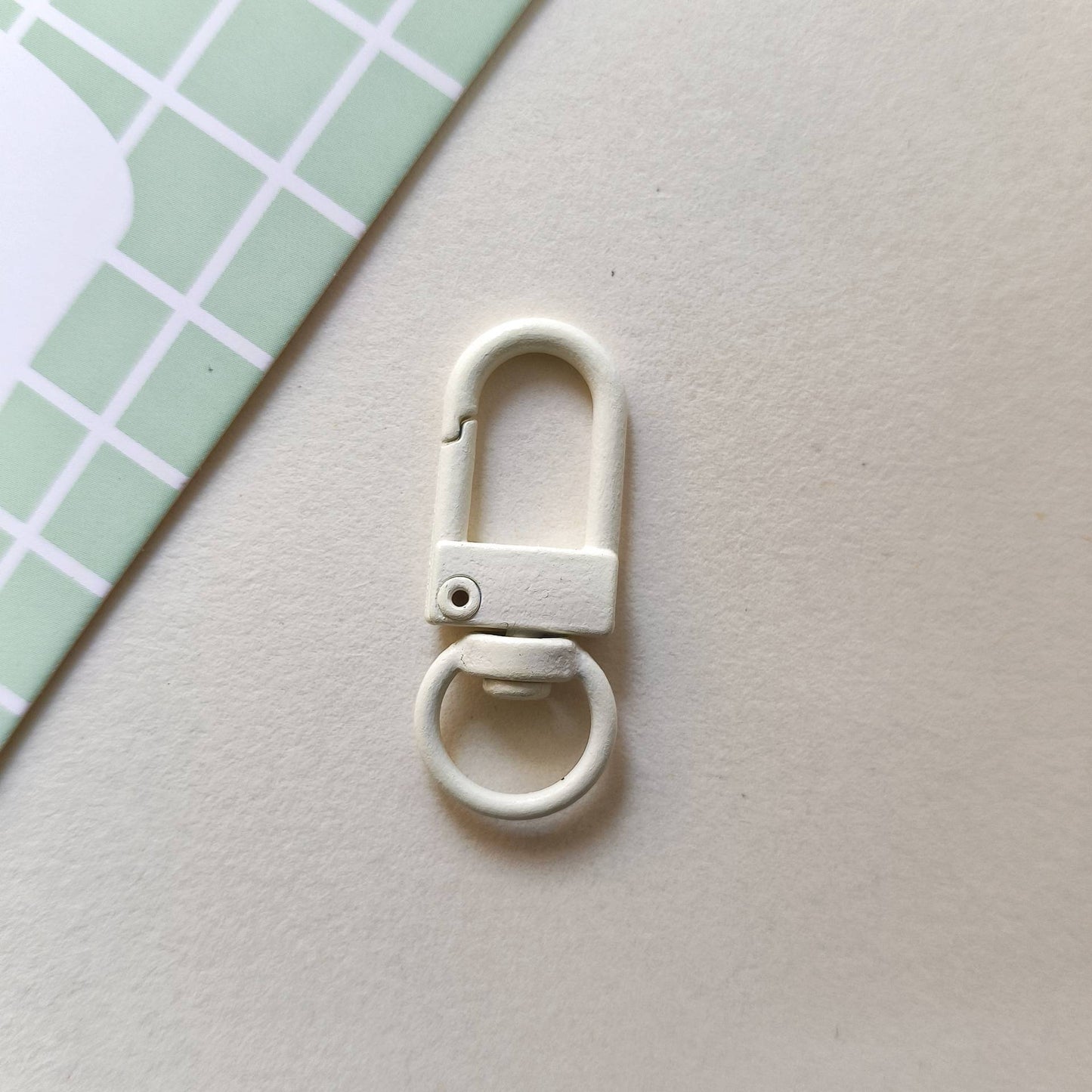 32*12mm Candy Color Paint Zinc Alloy Door Buckle Rotating Fast Hanging Shrimp Lobster Buckle Keychain Bag Doll Buckle Accessories