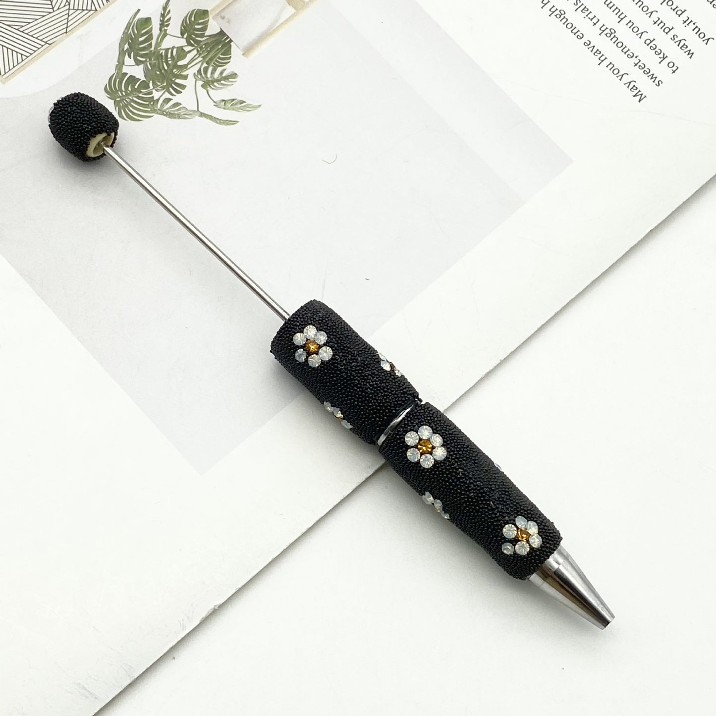 The new daisy full diamond bead pen, purely handmade DIY creative full diamond pen, daisy shape business gift pen is in stock.