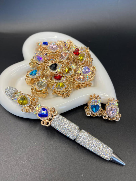 Heart-shaped sparkling rhinestones are paired with a gold and silver alloy crown. Multiple colors are mixed randomly.