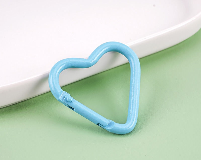 41*44mm Aluminum alloy painted heart-shaped mountaineering buckle, painted color mountaineering buckle outdoor keychain hanging buckle