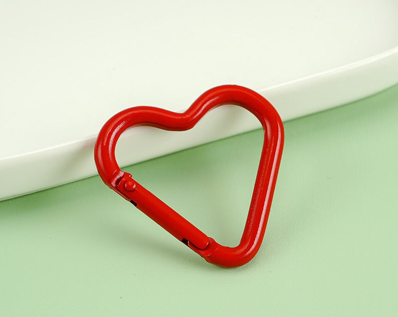 41*44mm Aluminum alloy painted heart-shaped mountaineering buckle, painted color mountaineering buckle outdoor keychain hanging buckle