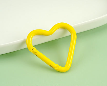 41*44mm Aluminum alloy painted heart-shaped mountaineering buckle, painted color mountaineering buckle outdoor keychain hanging buckle