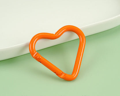41*44mm Aluminum alloy painted heart-shaped mountaineering buckle, painted color mountaineering buckle outdoor keychain hanging buckle